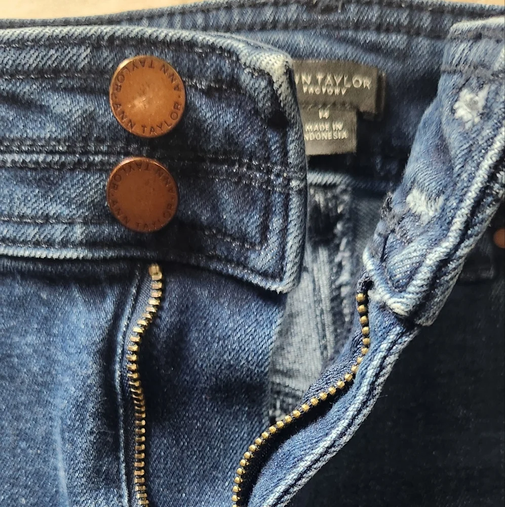 Ann Taylor Factory Blue Jeans with Contrast Stitching - Picture 4 of 6